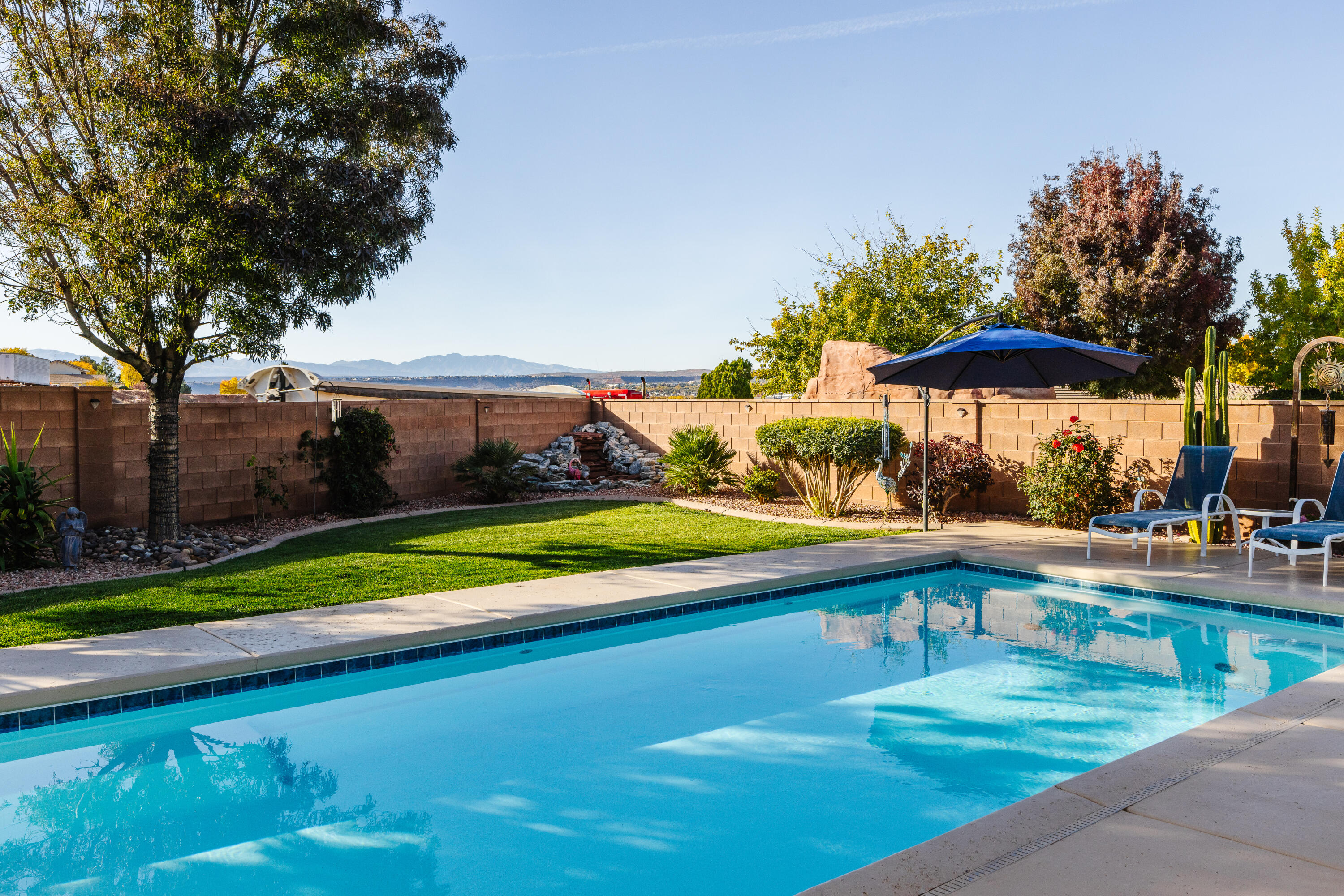 DESERT FIELDS - Residential