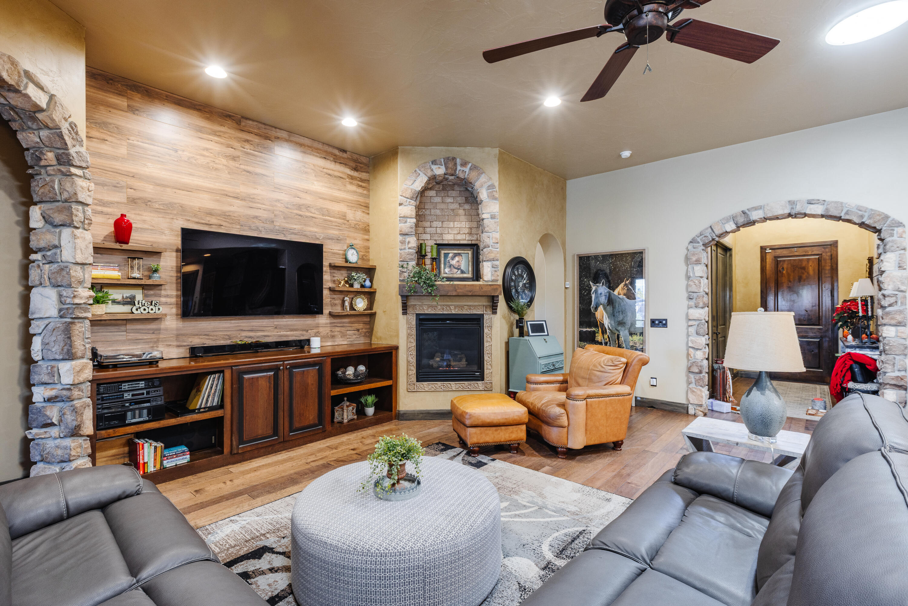 DESERT FIELDS - Residential