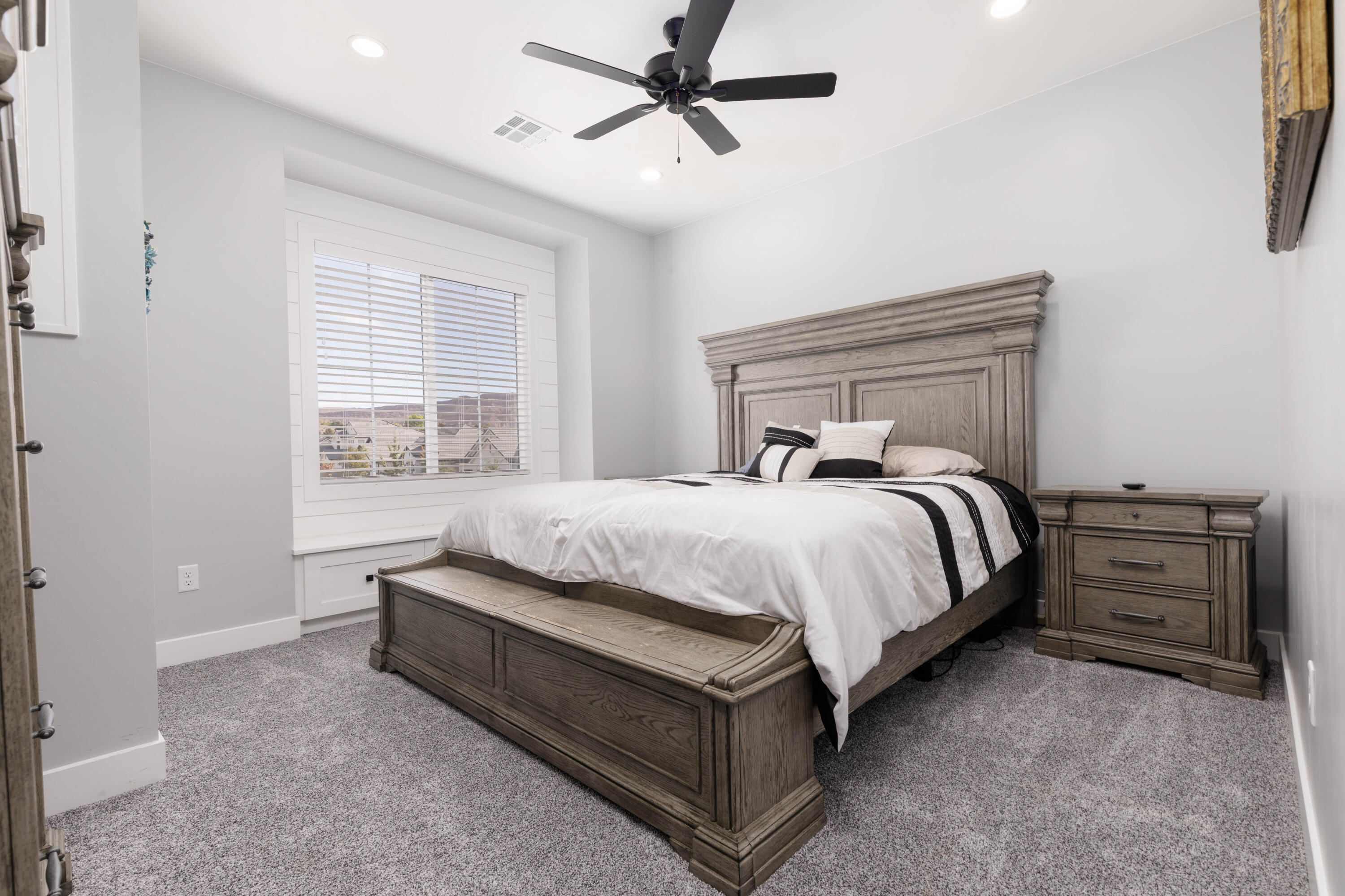 QUEENSRIDGE - Residential