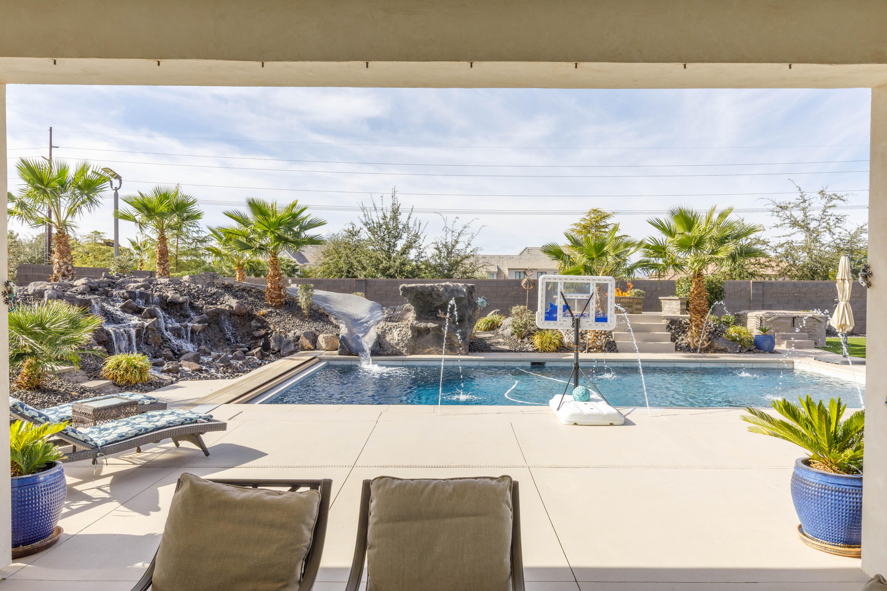 QUEENSRIDGE - Residential