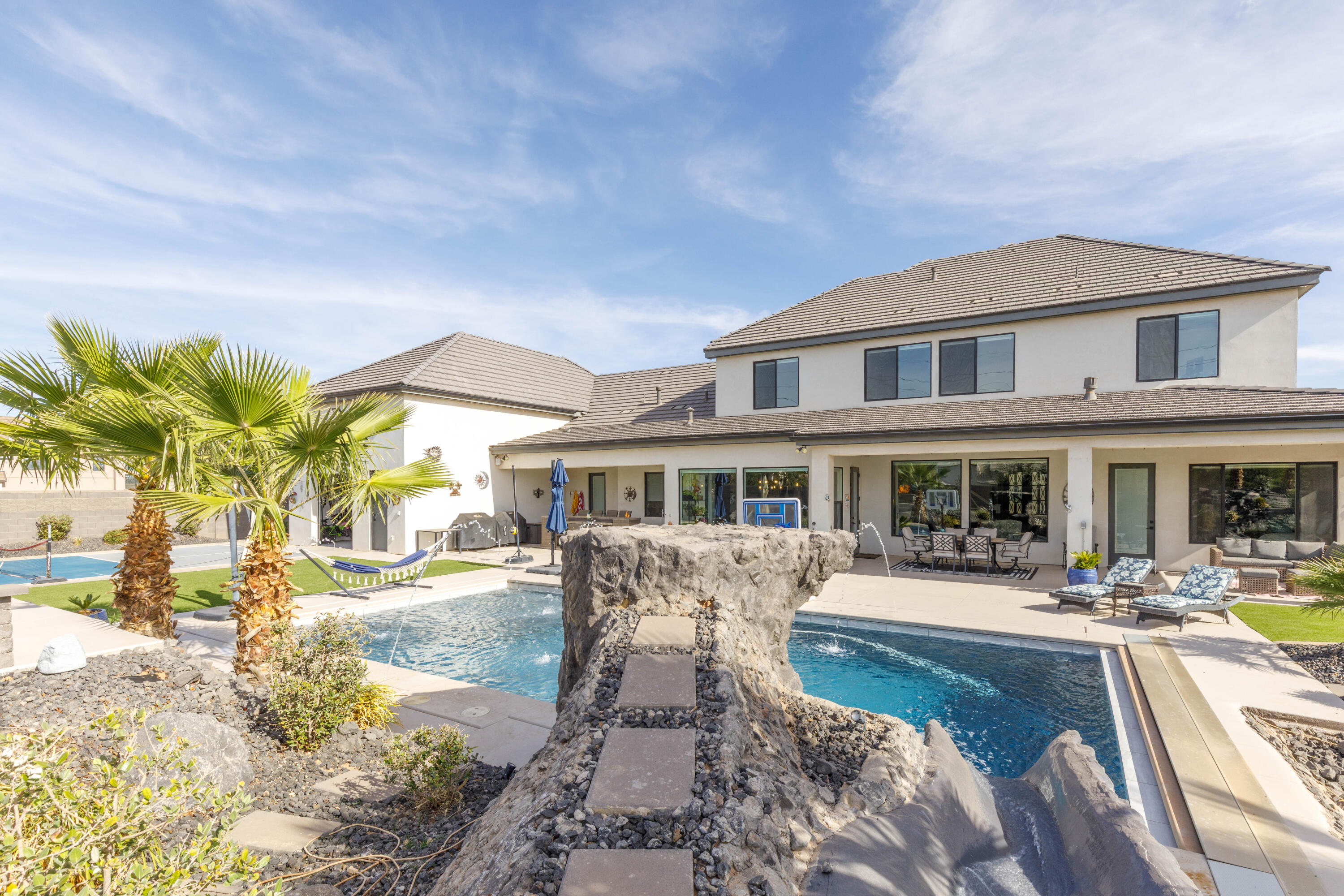 QUEENSRIDGE - Residential