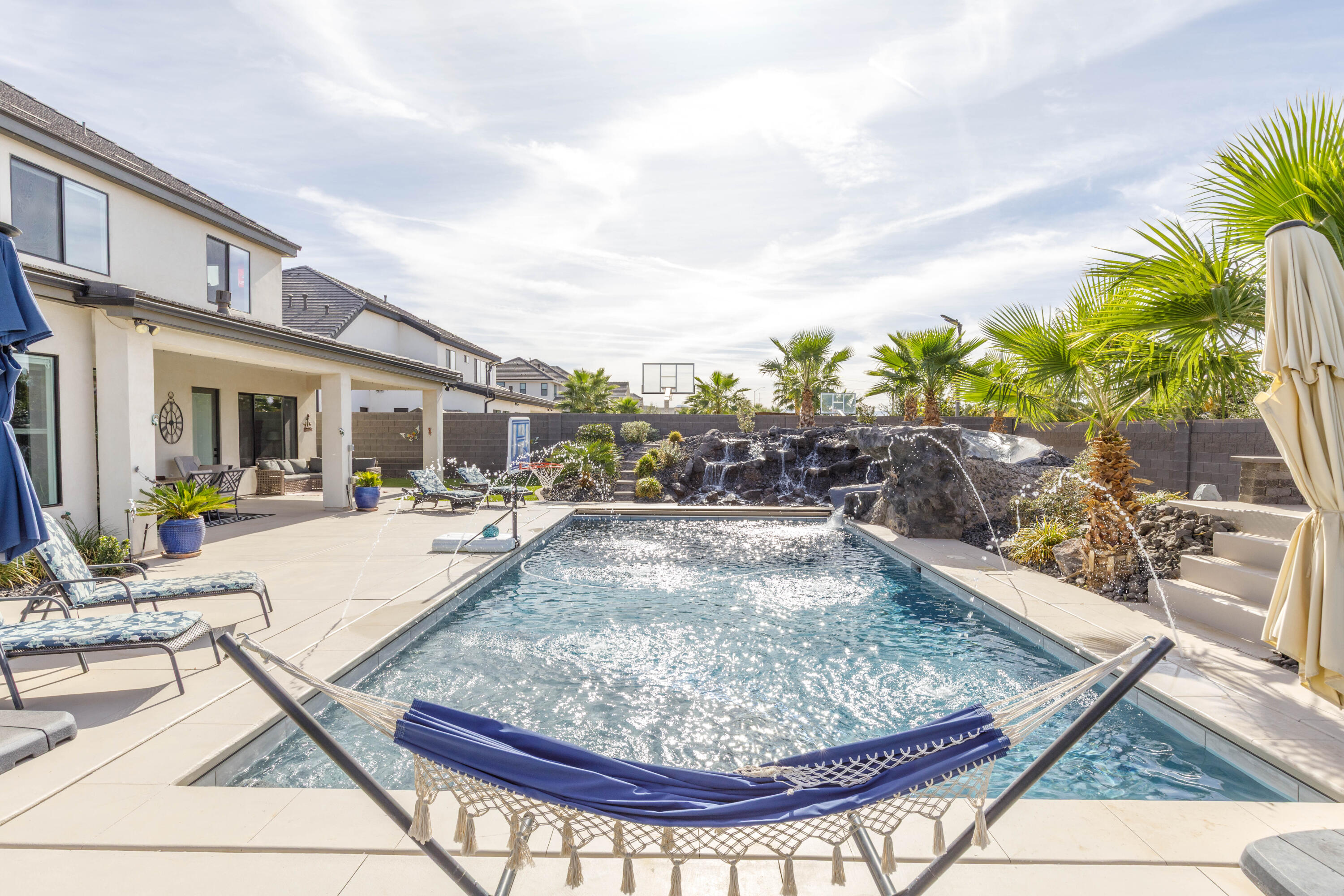 QUEENSRIDGE - Residential