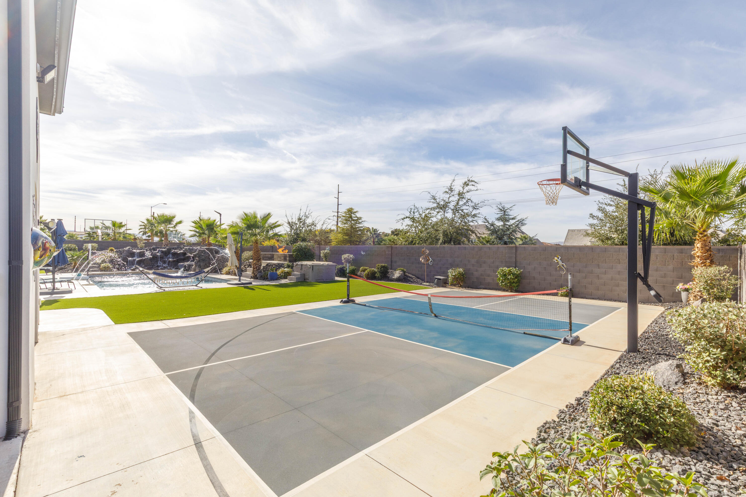 QUEENSRIDGE - Residential