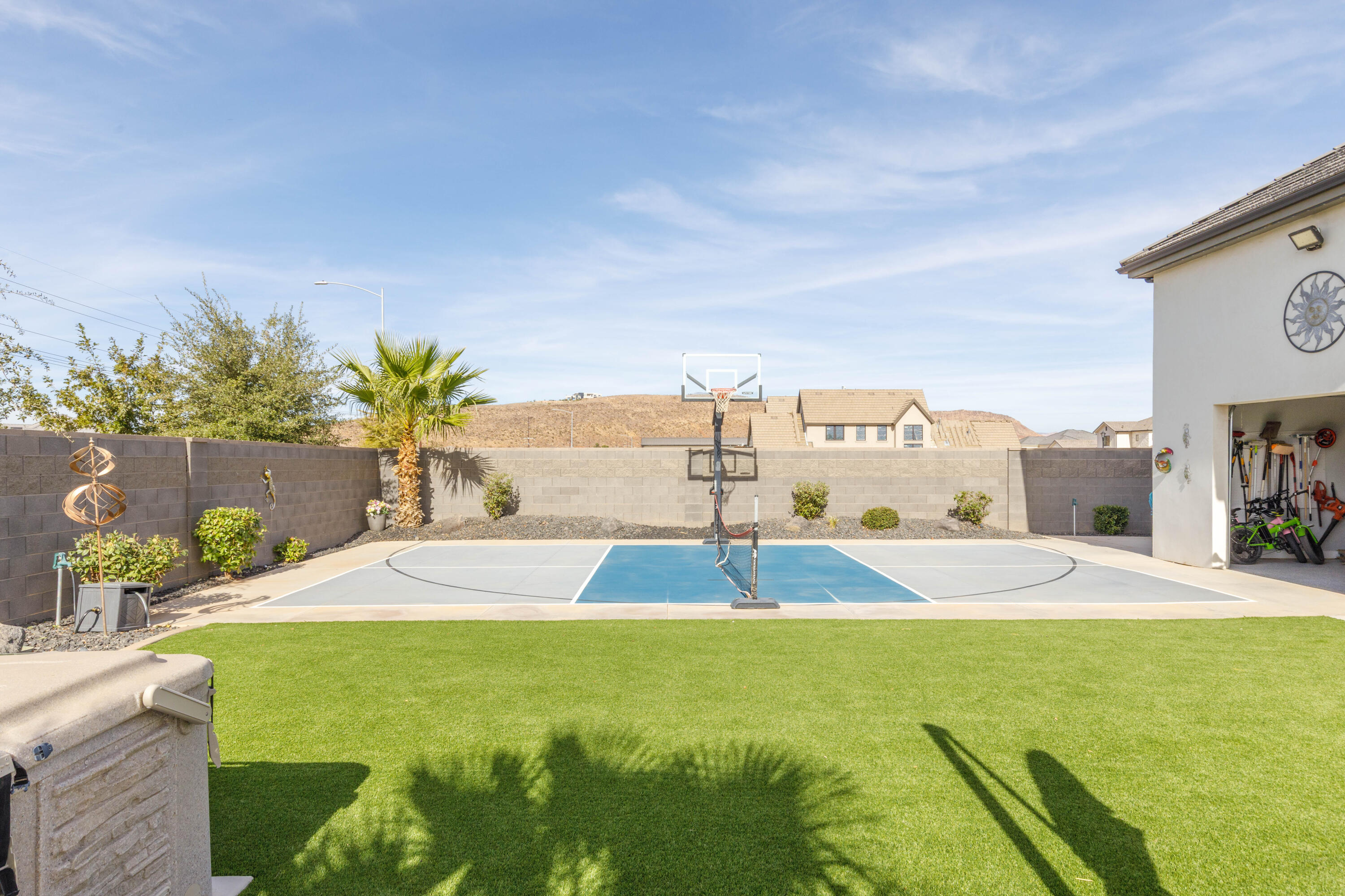 QUEENSRIDGE - Residential