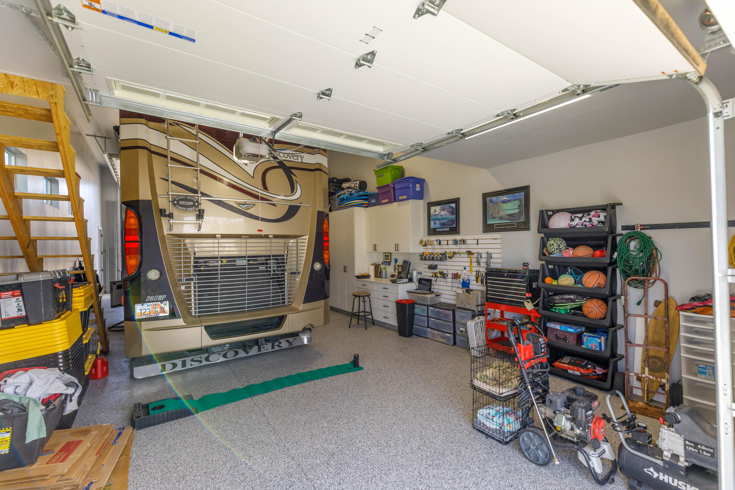 QUEENSRIDGE - Residential