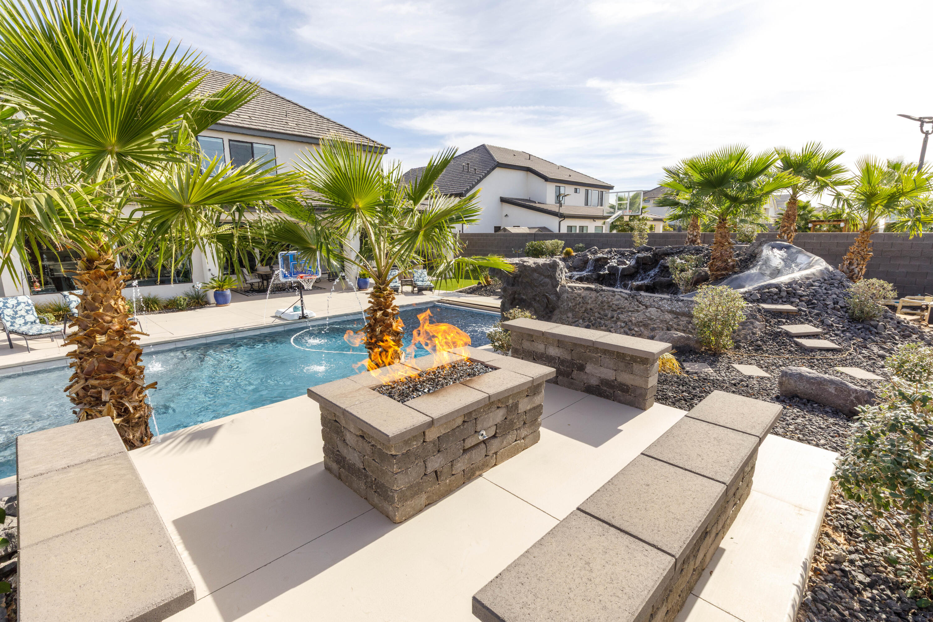 QUEENSRIDGE - Residential