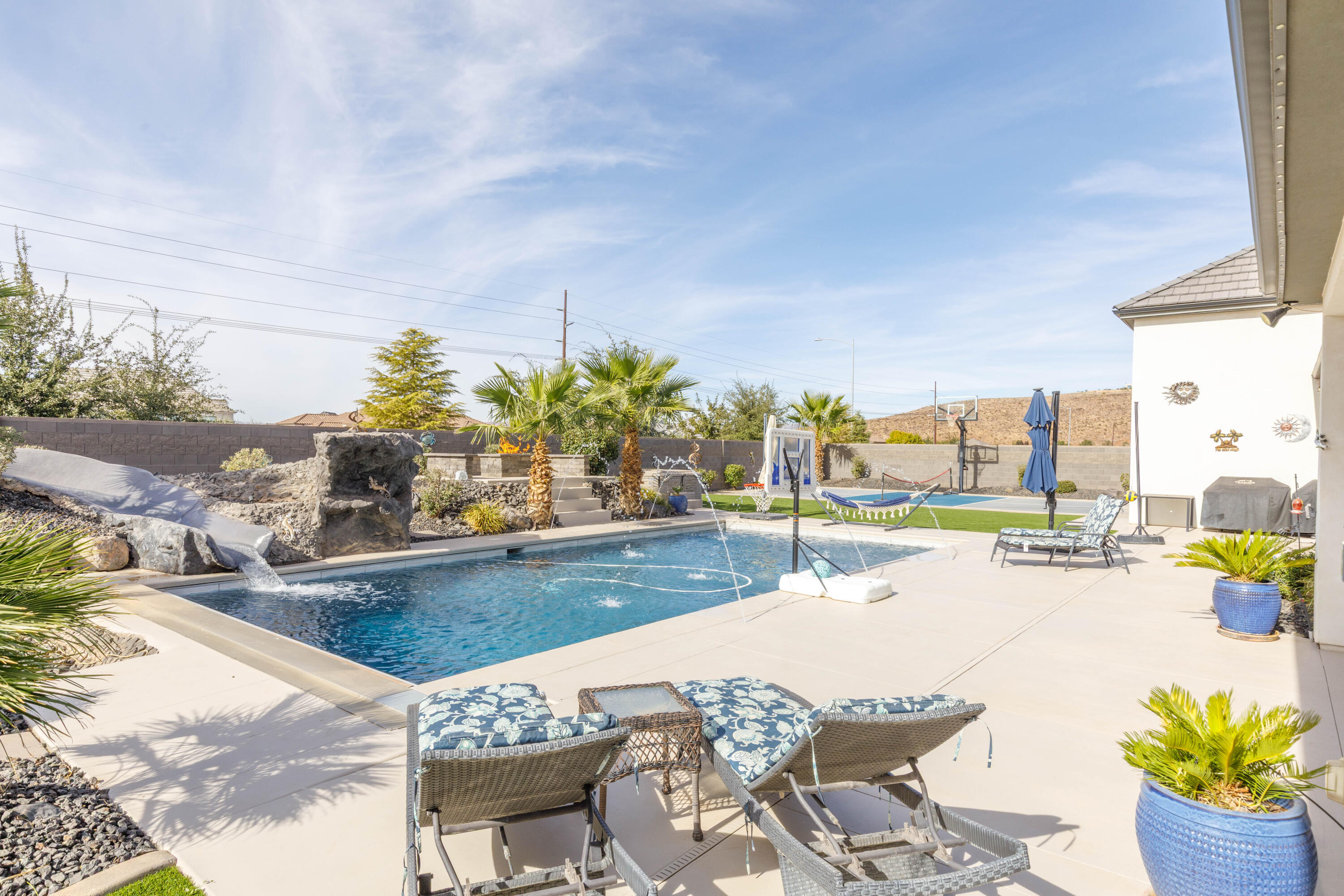 QUEENSRIDGE - Residential