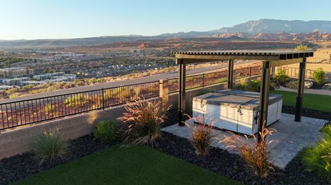 Tiny photo for 25 N Highland Parkway, Washington, UT 84780 (MLS # 25-265751)
