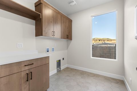 Tiny photo for 1023 N Falcon Ridge View, Hurricane, UT 84737 (MLS # 26-273429)