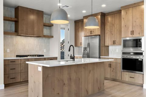 Tiny photo for 1023 N Falcon Ridge View, Hurricane, UT 84737 (MLS # 26-273429)