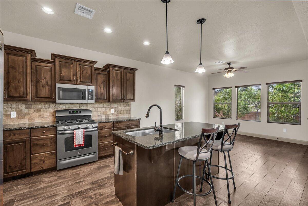 SUN VALLEY ESTATES - Residential