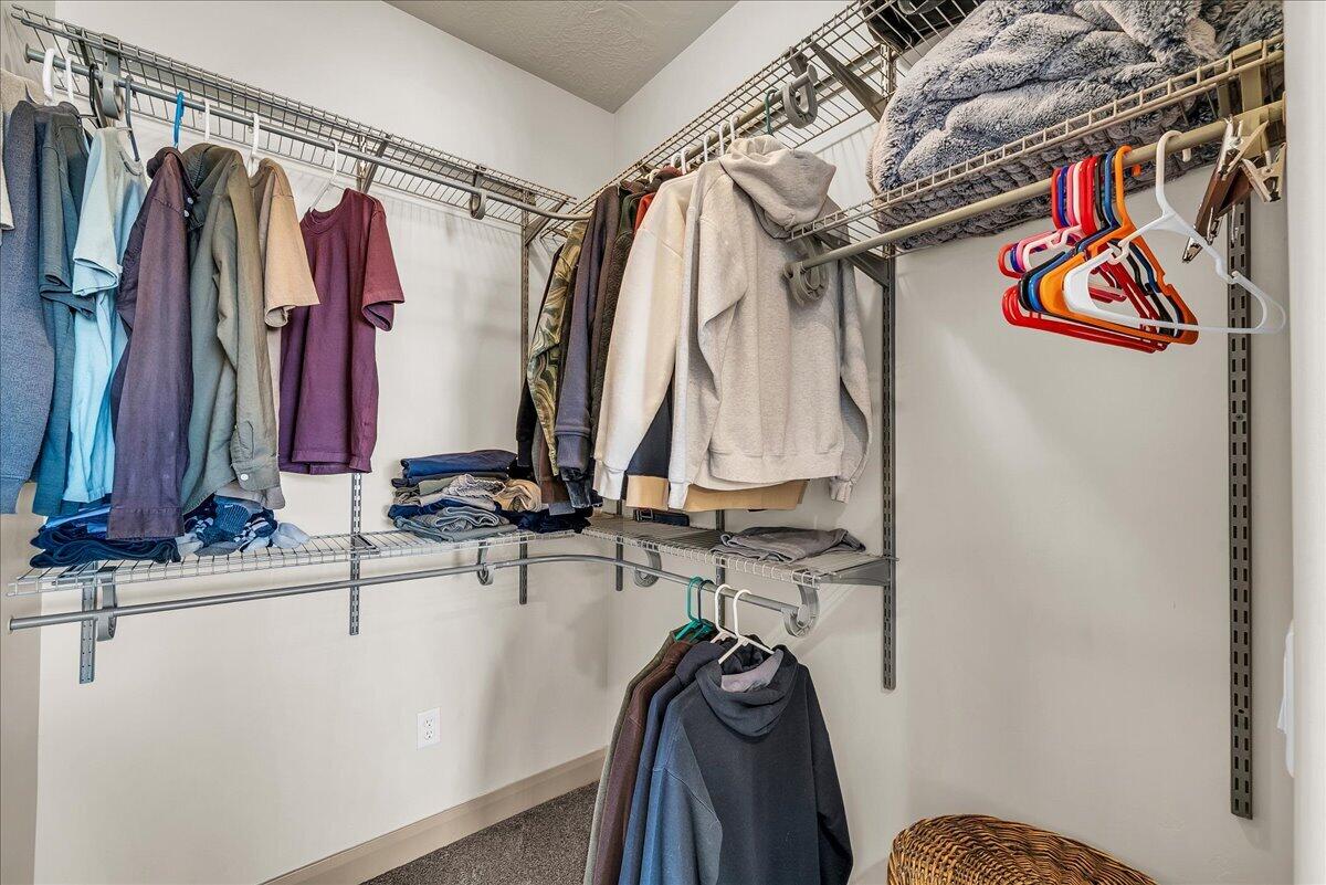 SUN VALLEY ESTATES - Residential