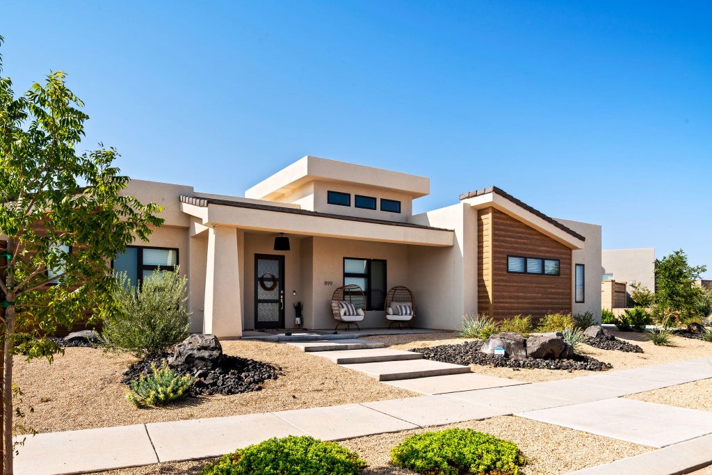 Photo of 899 W Bronze Plateau DR 10 #10, Saint George, UT 84790 (MLS # 26-275169)