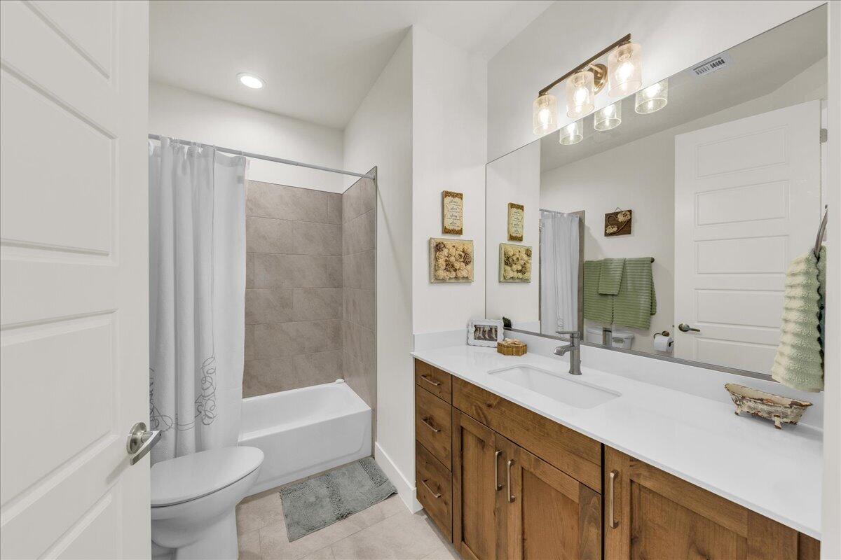 LAVA KNOLLS - Residential