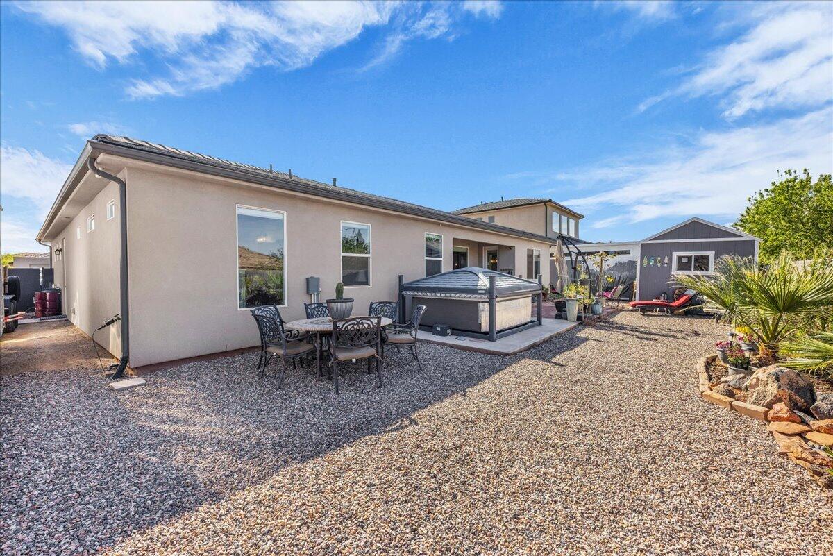 LAVA KNOLLS - Residential