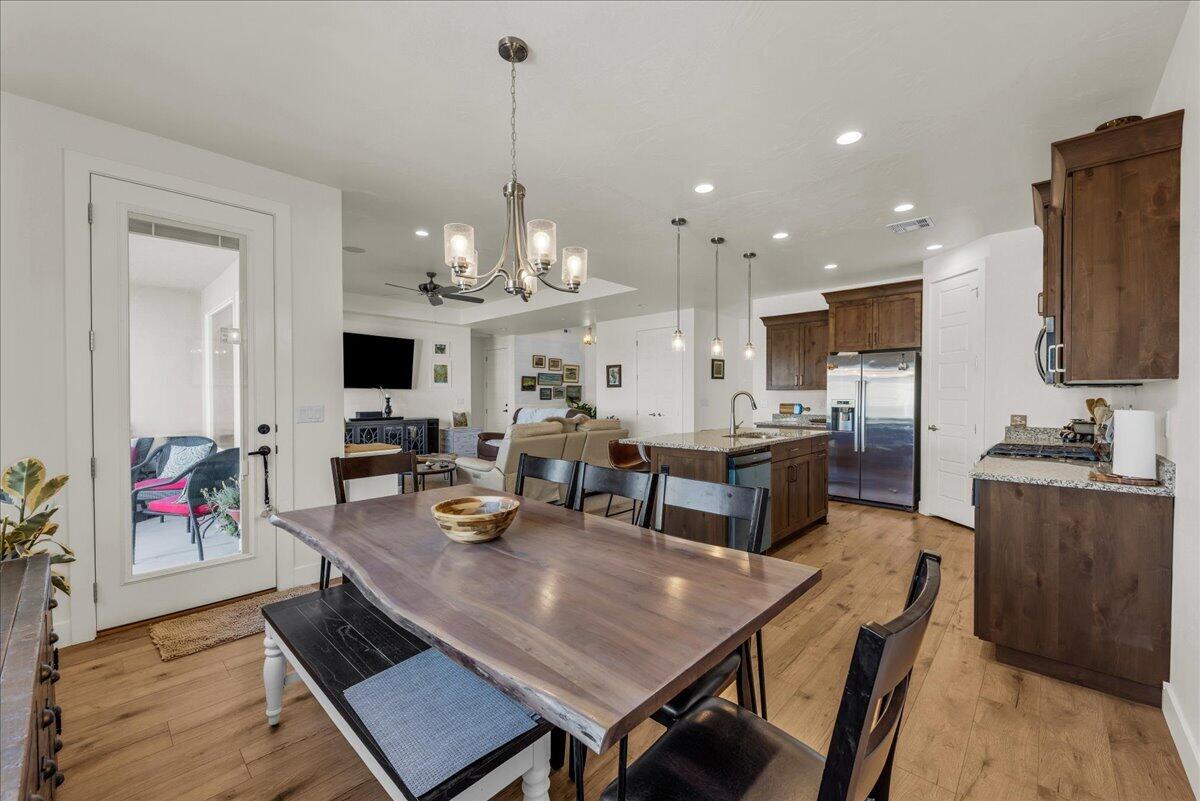 LAVA KNOLLS - Residential