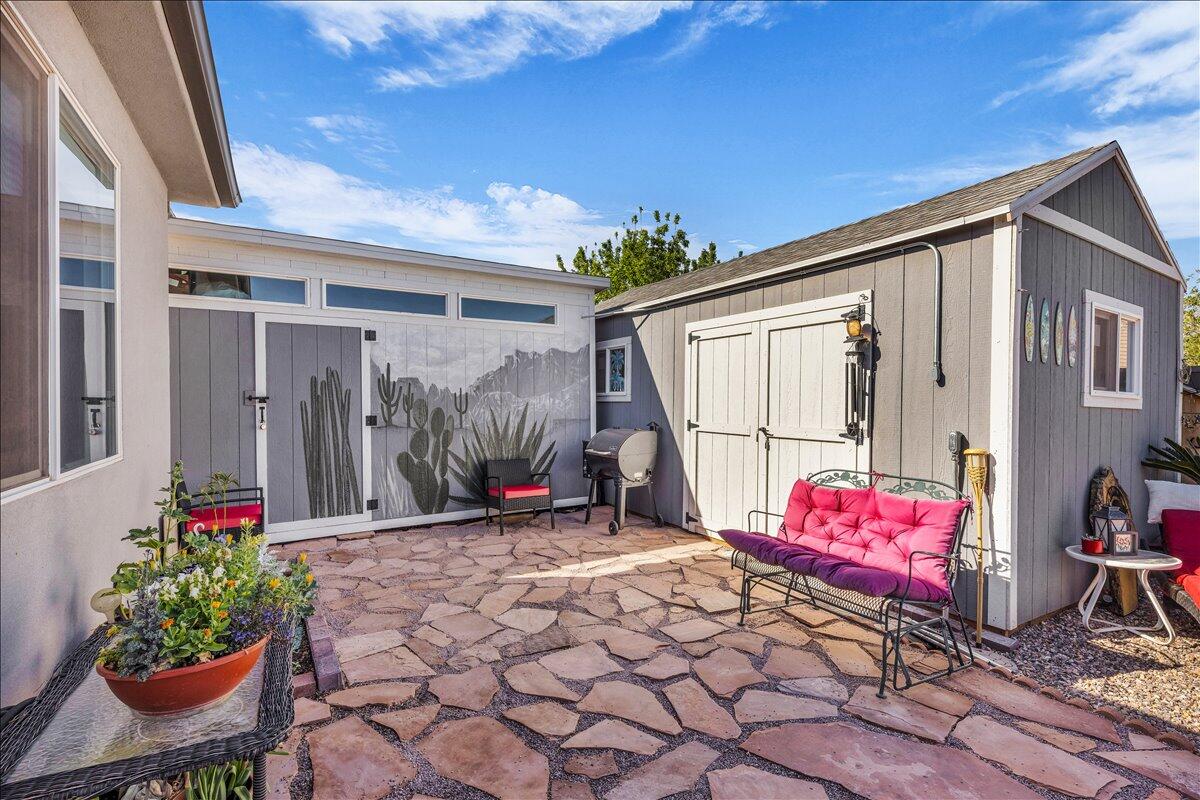 LAVA KNOLLS - Residential