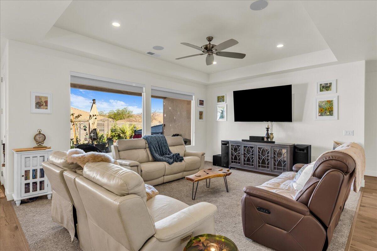 LAVA KNOLLS - Residential