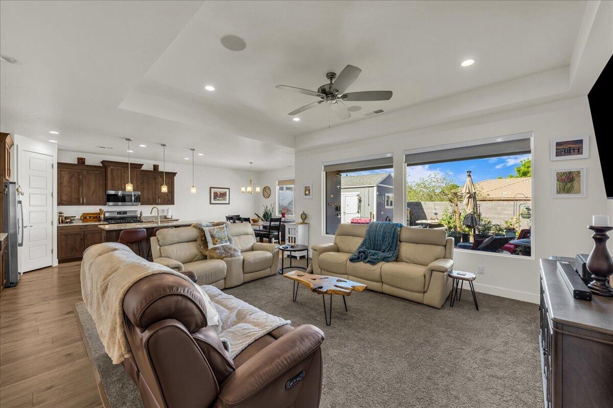 LAVA KNOLLS - Residential