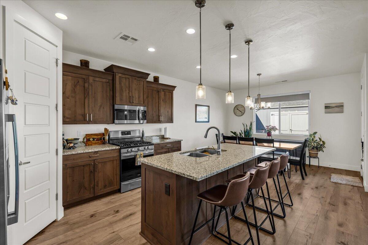 LAVA KNOLLS - Residential