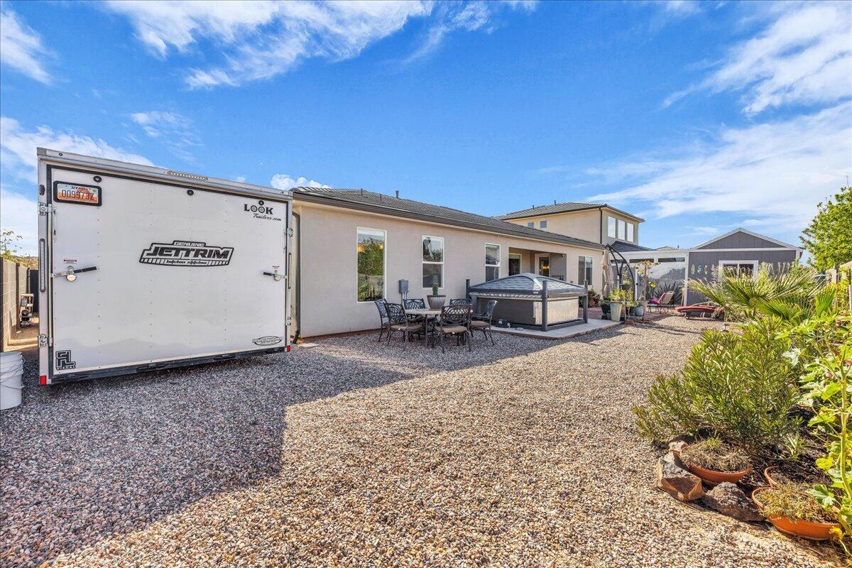 LAVA KNOLLS - Residential