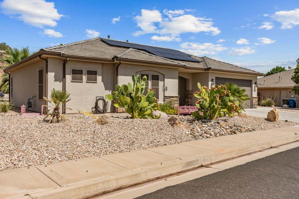 Photo of 831 S Cotton Meadow LN, Washington, UT 84780 (MLS # 26-275387)