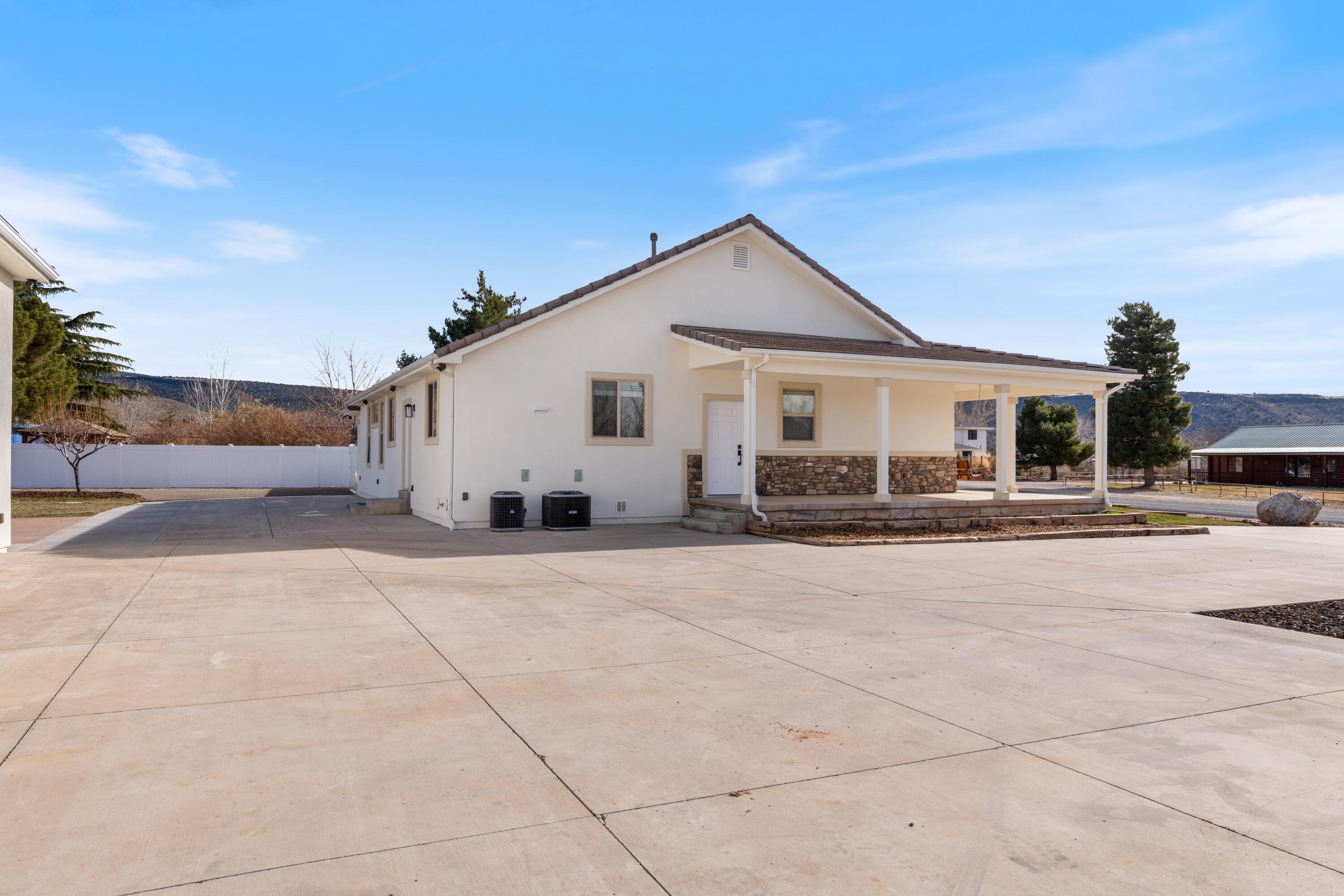 DIAMOND VALLEY ACRES - Residential