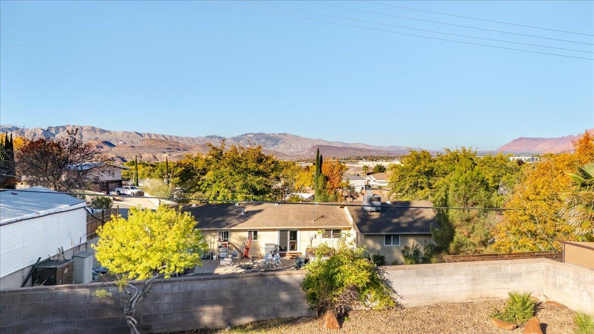 RIDGE WEST - Residential