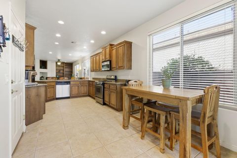 Tiny photo for 2182 N CANYON GREENS DR, Washington, UT 84780 (MLS # 26-268031)