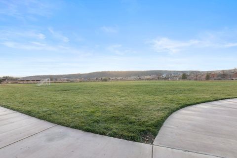 Tiny photo for 2182 N CANYON GREENS DR, Washington, UT 84780 (MLS # 26-268031)