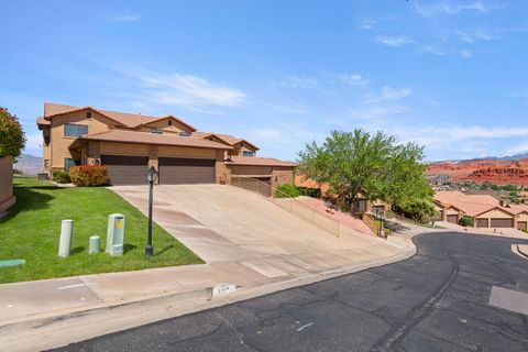 Photo of 579 N RIDGECREST CIR, Saint George, UT 84770 (MLS # 26-271382)