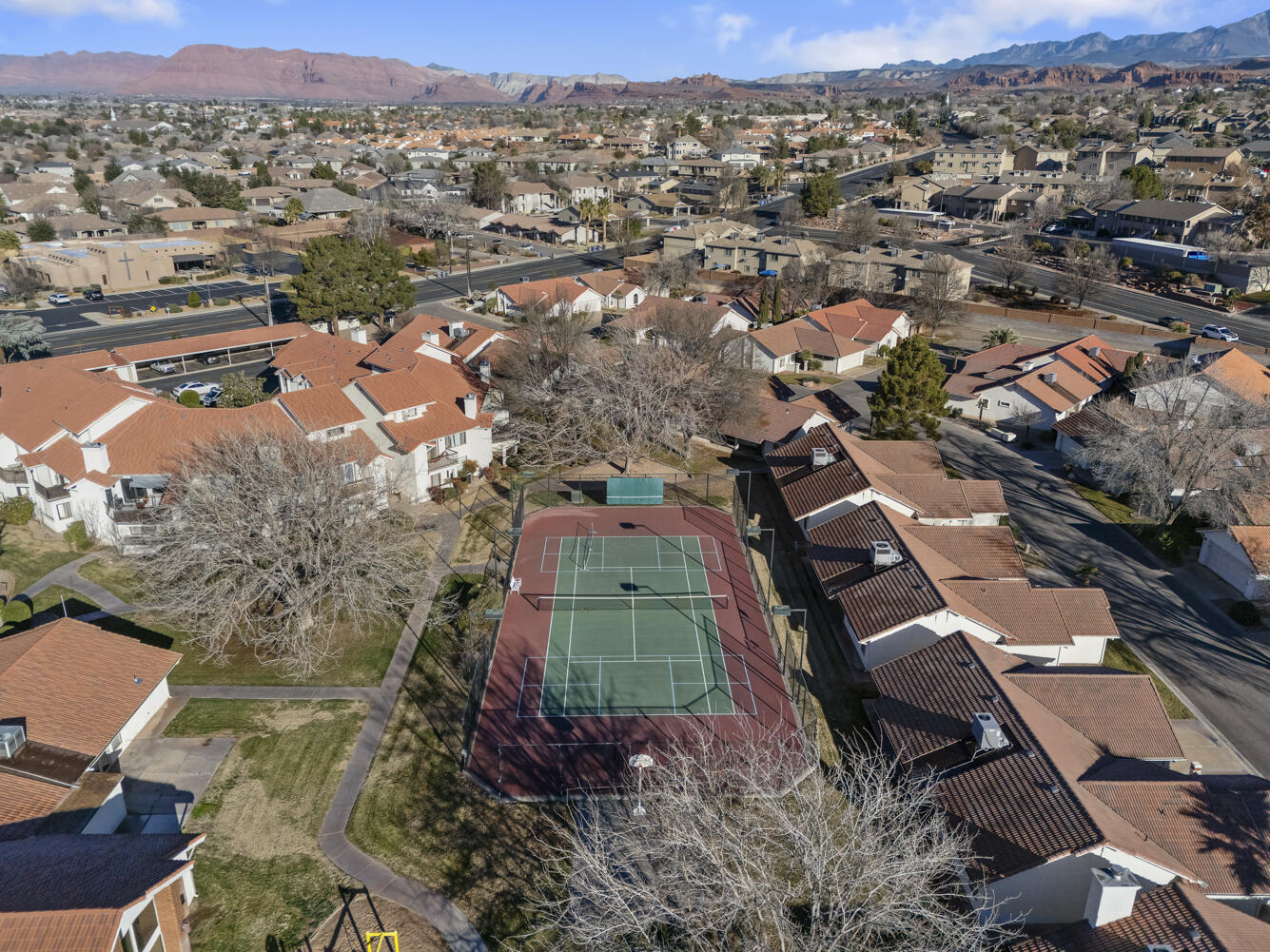 WILLOW RUN RESORT CONDOS - Residential