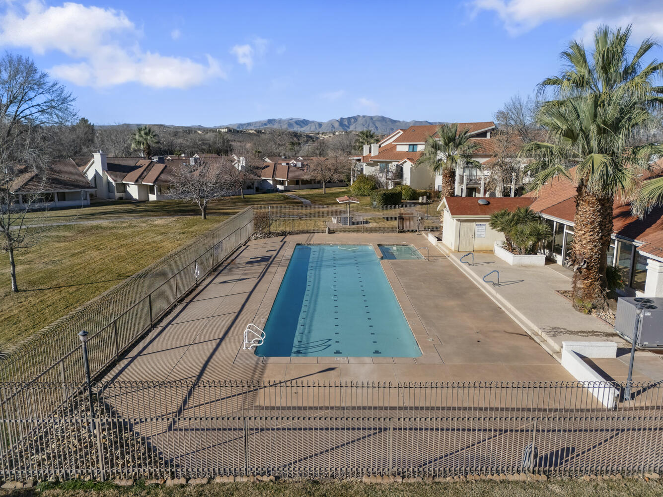 WILLOW RUN RESORT CONDOS - Residential