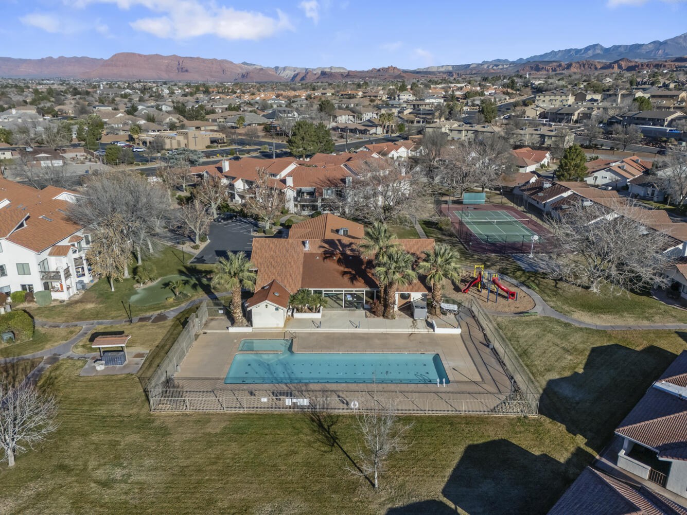 WILLOW RUN RESORT CONDOS - Residential