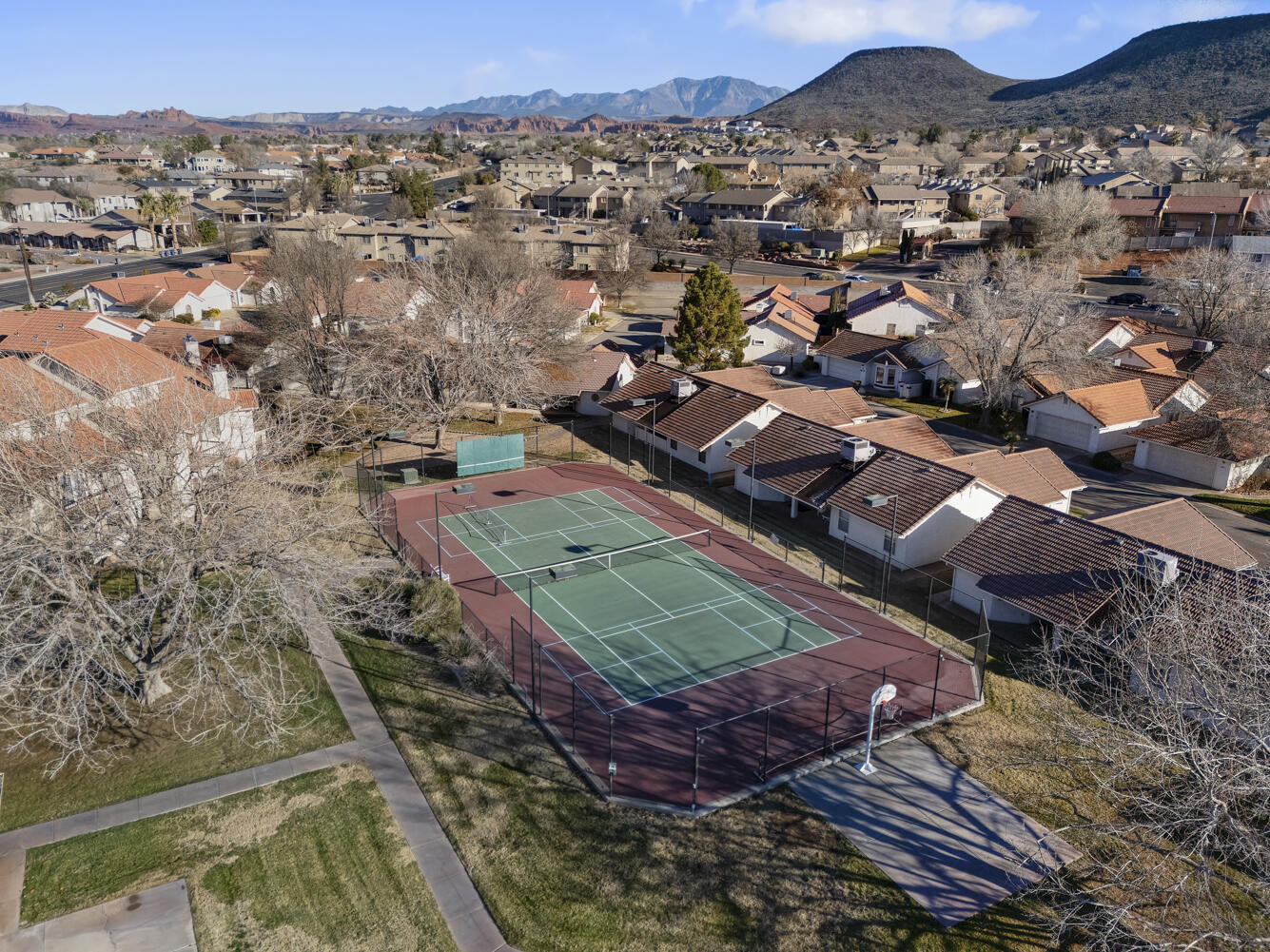 WILLOW RUN RESORT CONDOS - Residential