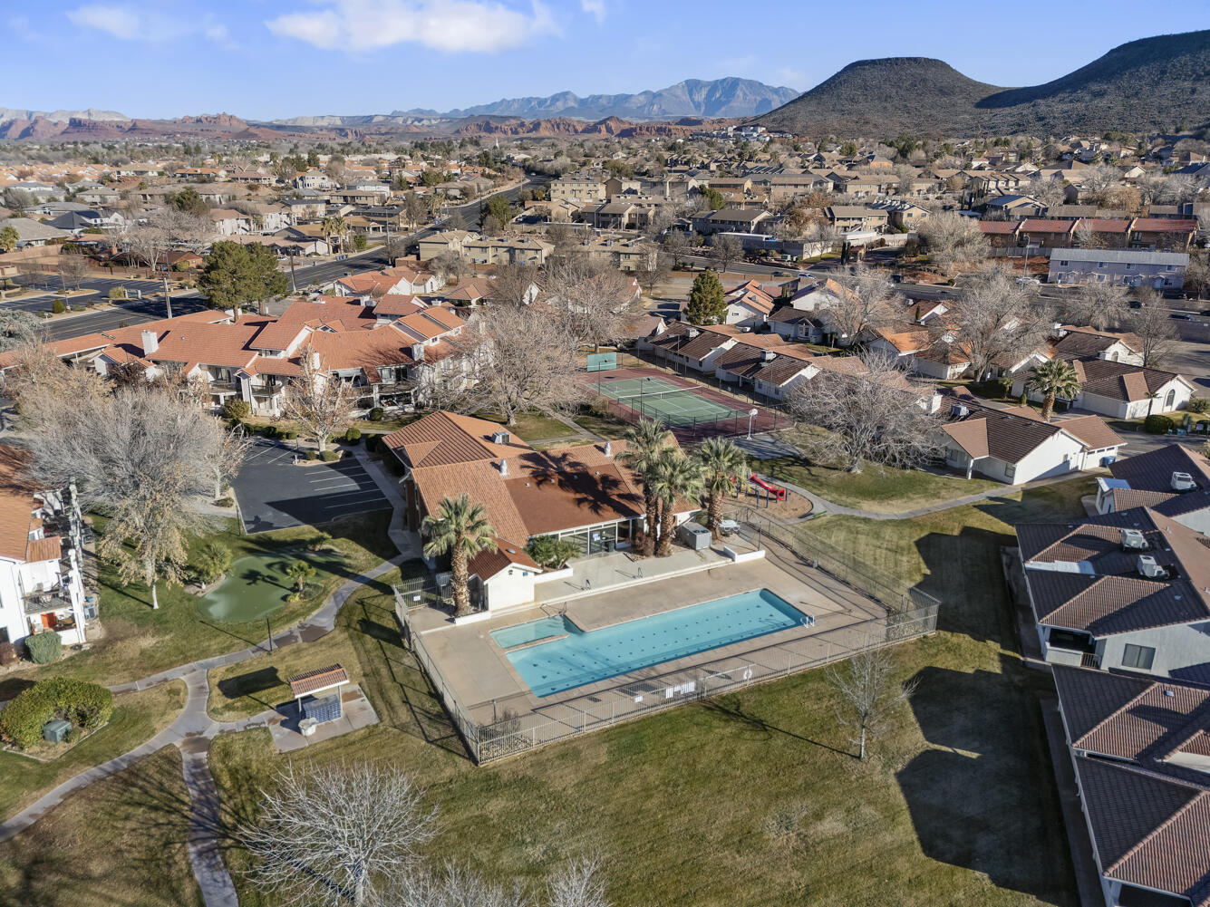 WILLOW RUN RESORT CONDOS - Residential