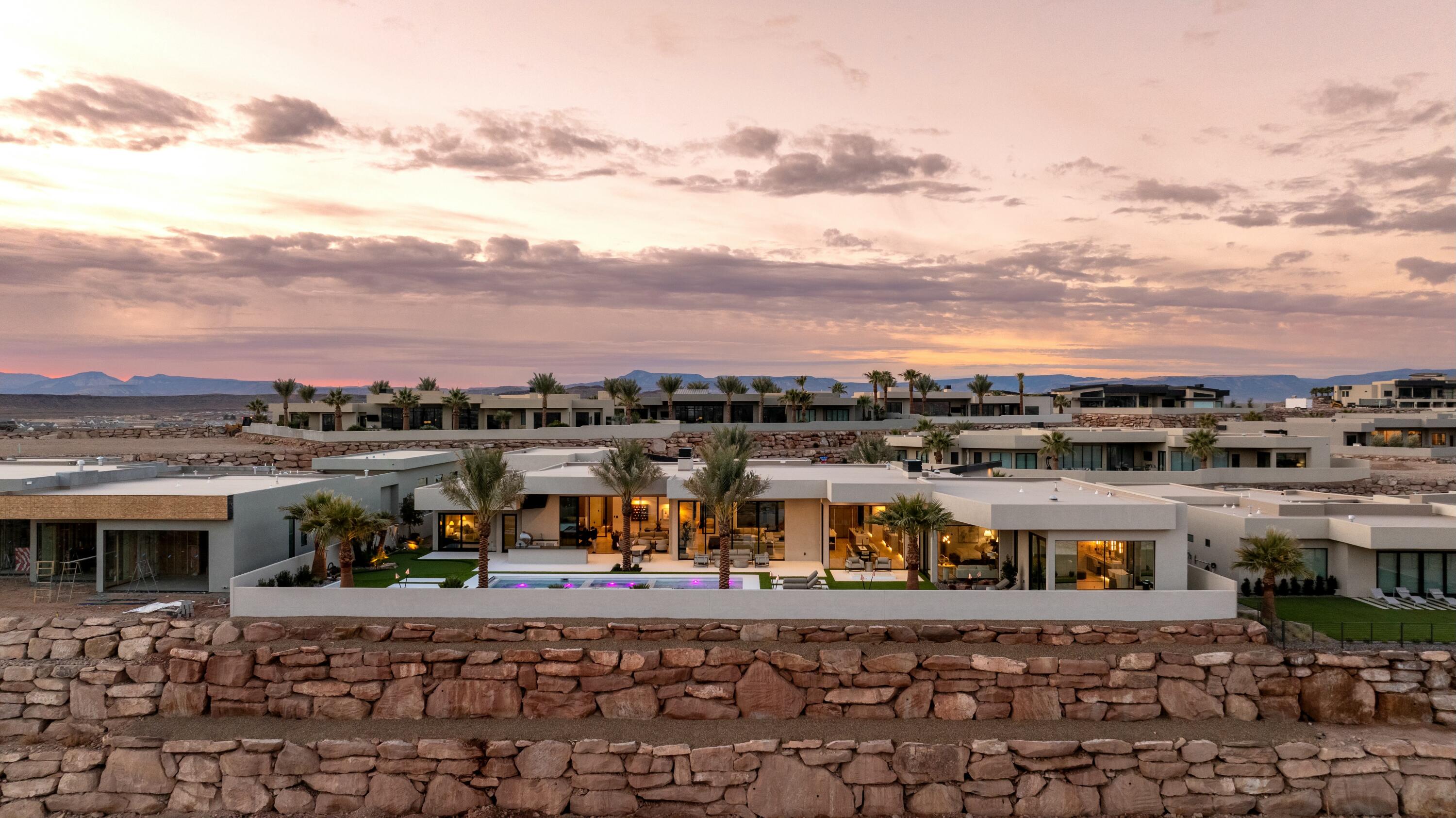 STONE CLIFF - Residential