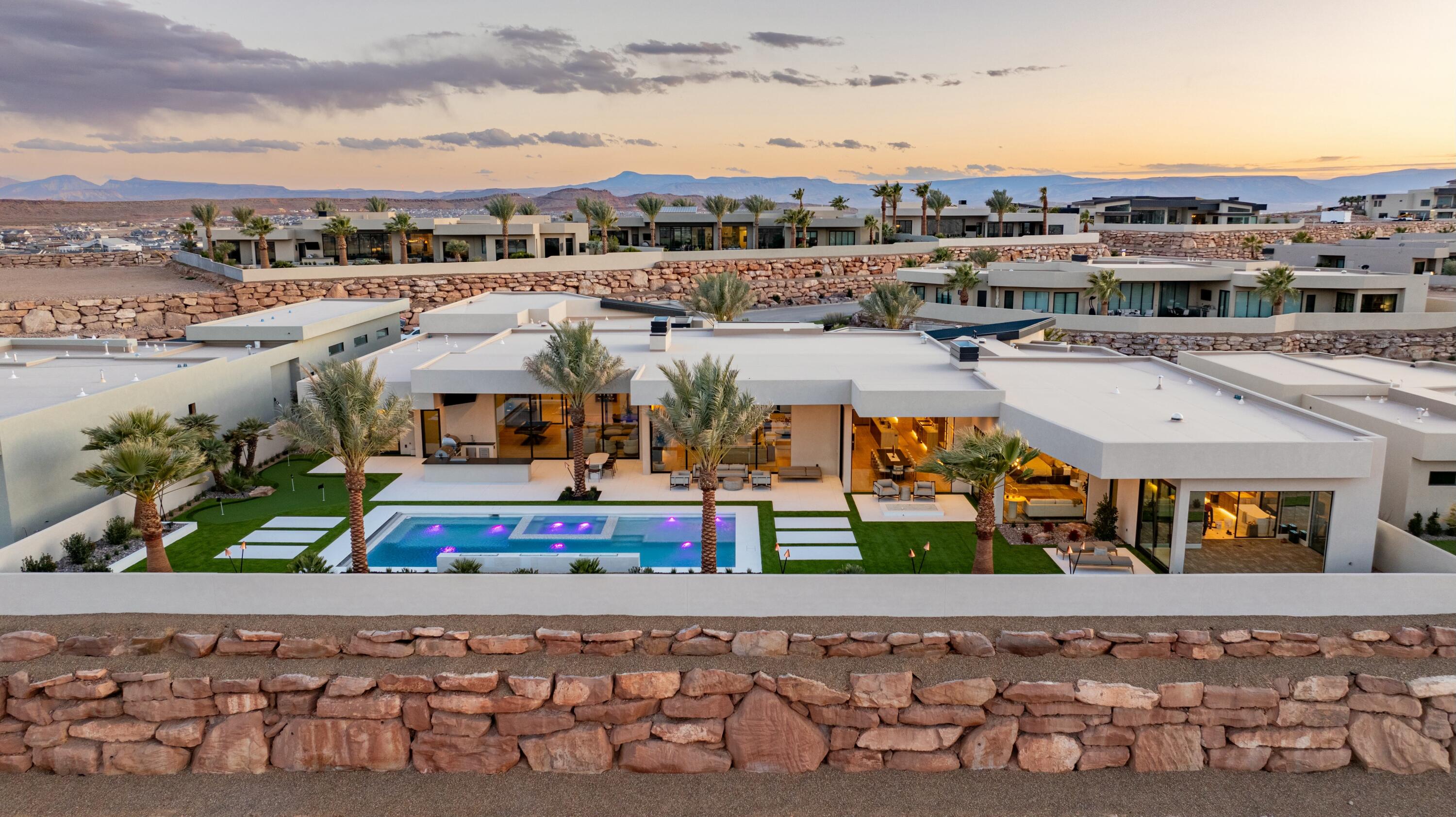 STONE CLIFF - Residential