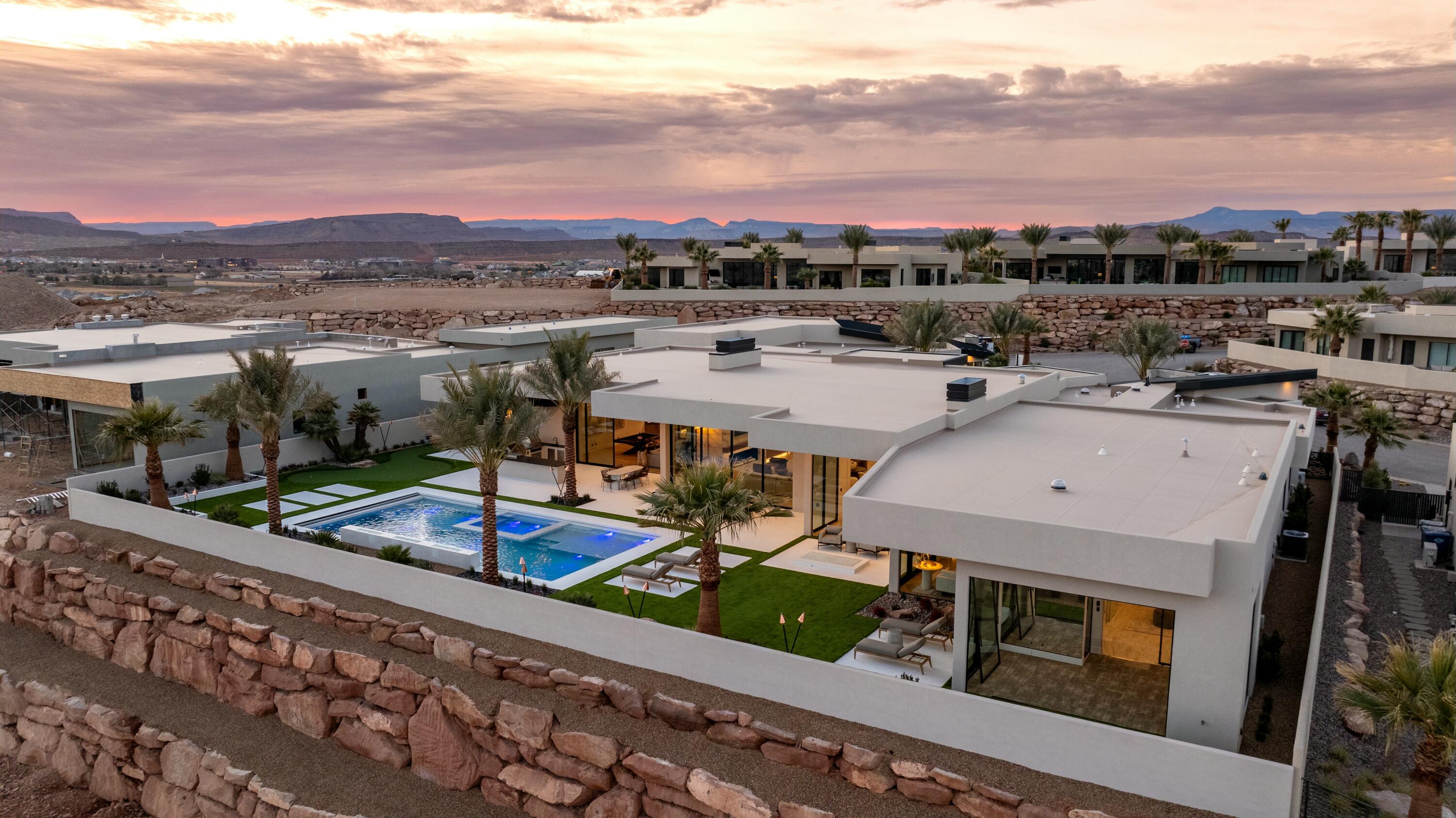 STONE CLIFF - Residential