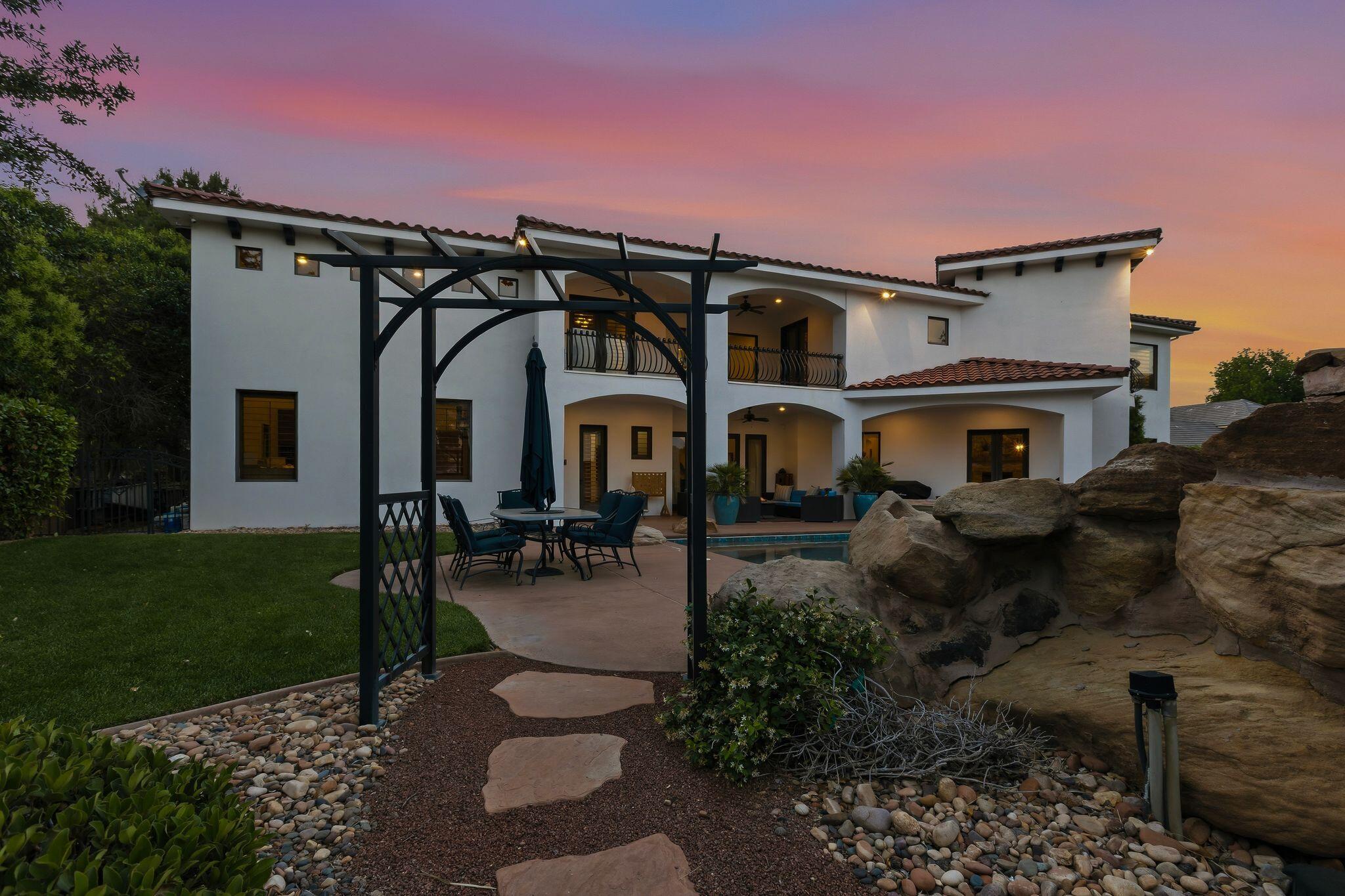 VINEYARDS - Residential