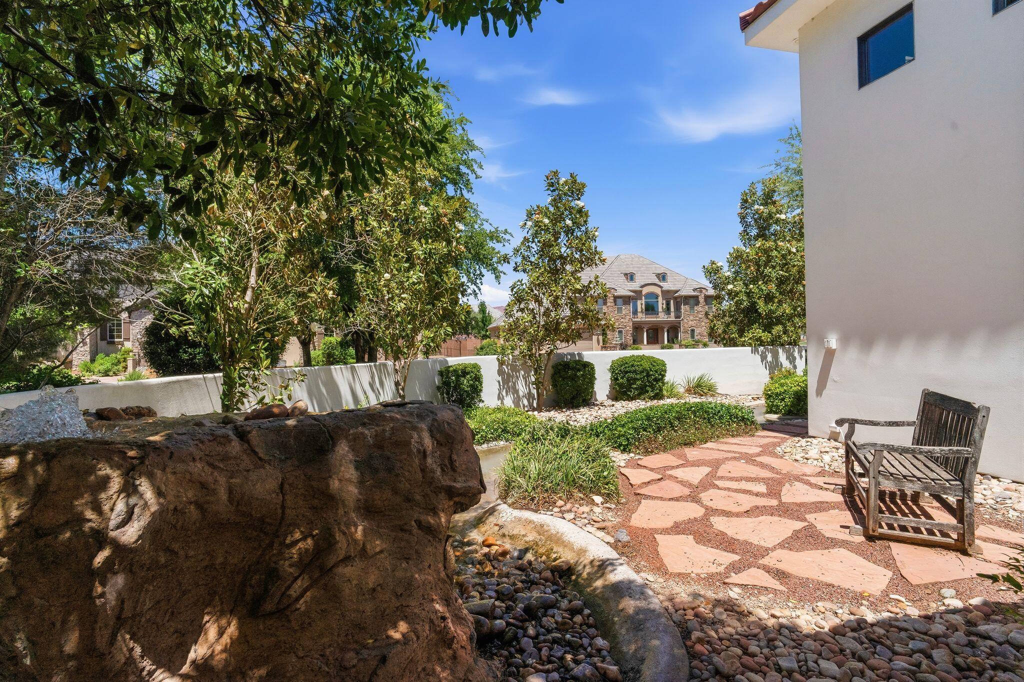 VINEYARDS - Residential