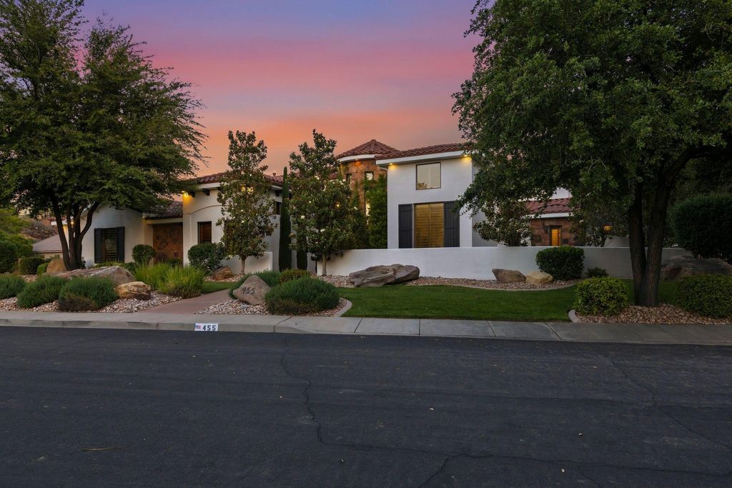 Photo of 455 MICHAEL CIR, Santa Clara, UT 84765 (MLS # 26-272372)