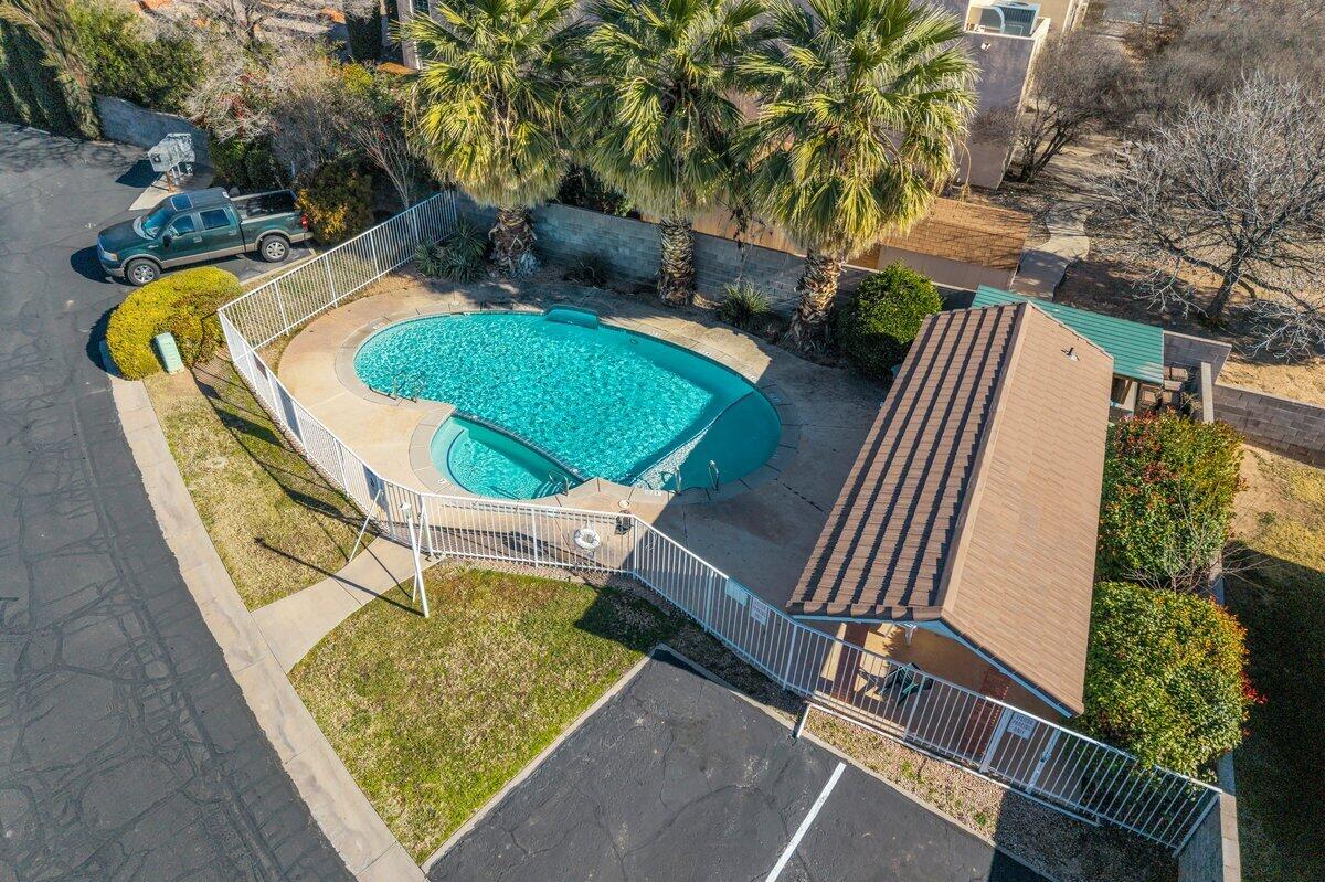 HERITAGE LANE TOWNHOMES - Residential