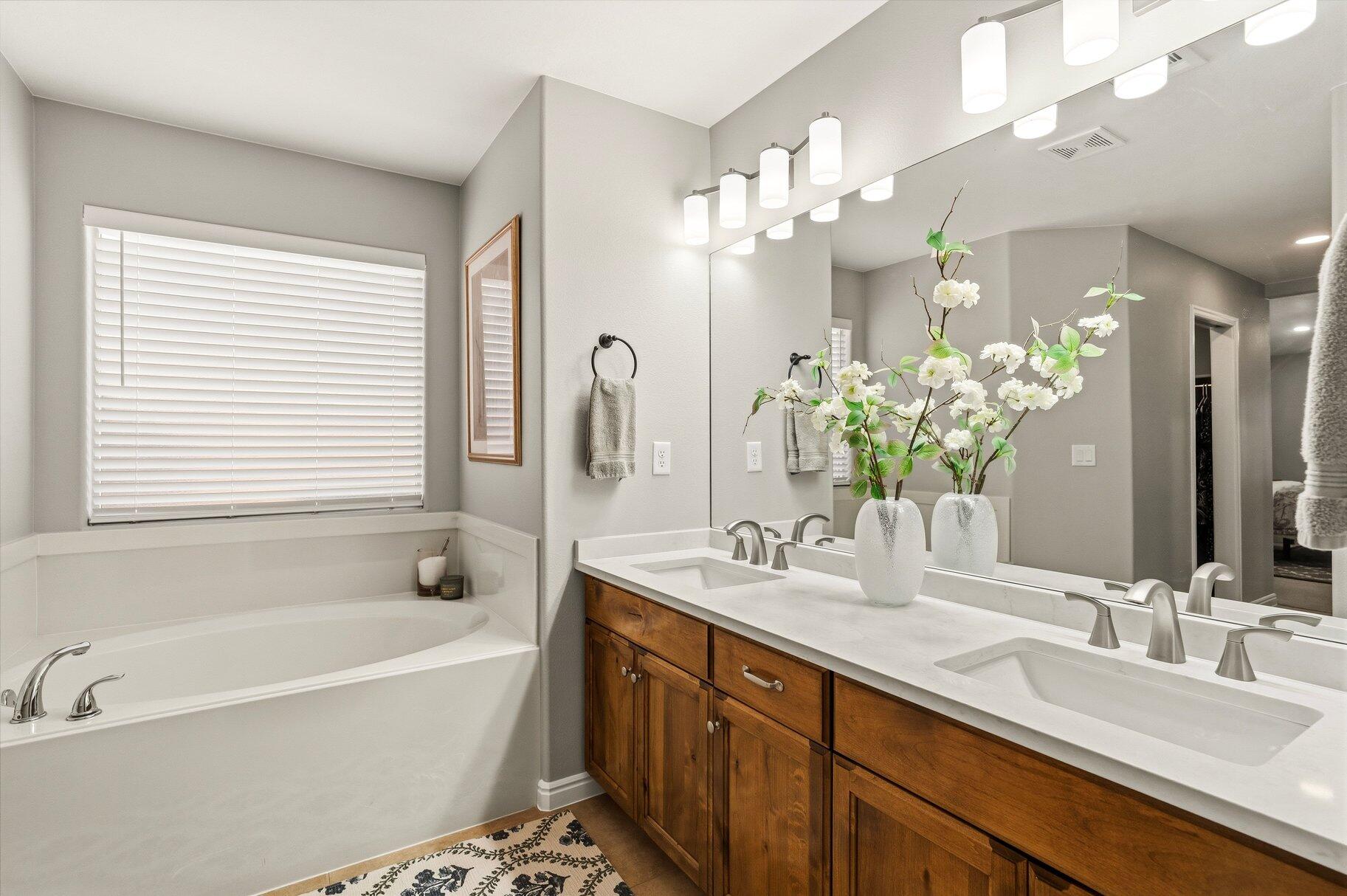 SUN CREST WEST - Residential