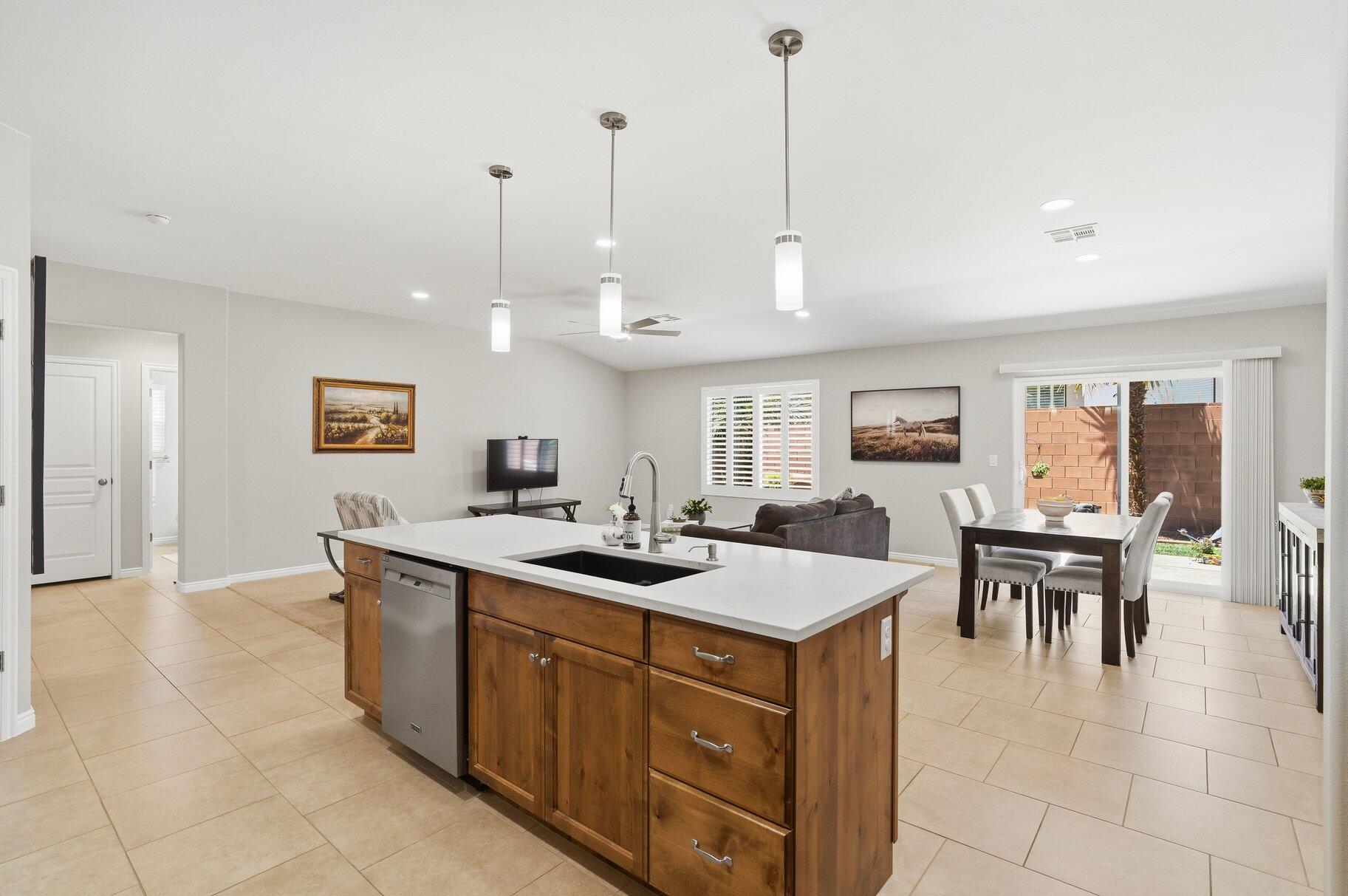 SUN CREST WEST - Residential