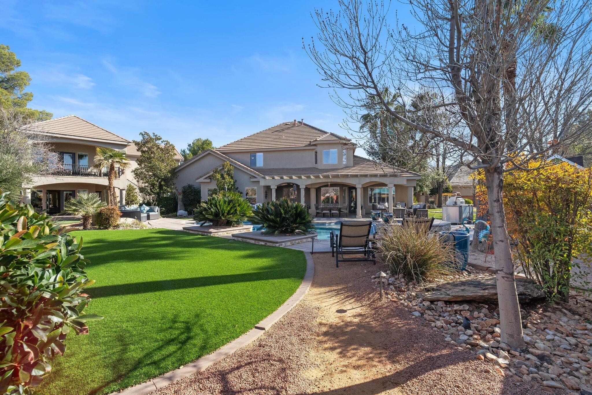 VINEYARDS - Residential