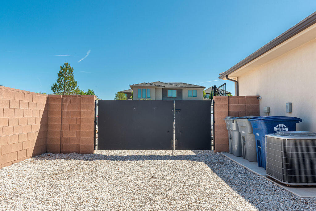 DESERT CROSSING - Residential