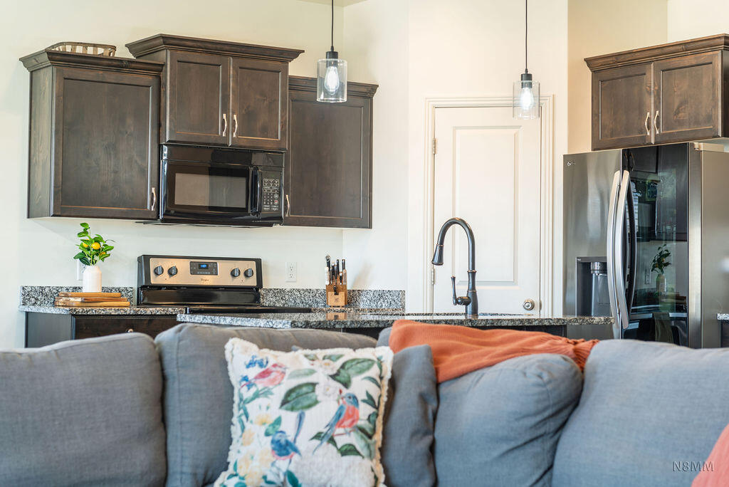 DESERT CROSSING - Residential