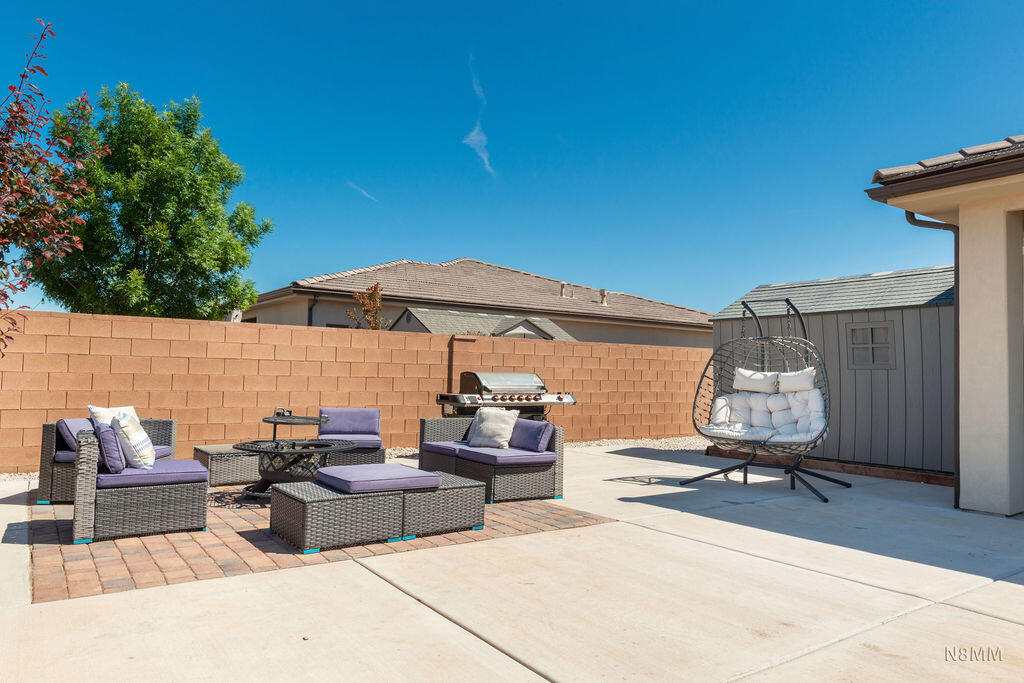 DESERT CROSSING - Residential