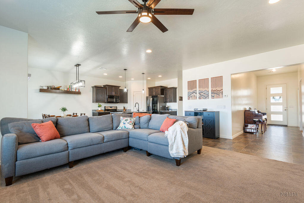 DESERT CROSSING - Residential